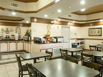 Wingate By Wyndham East 3*